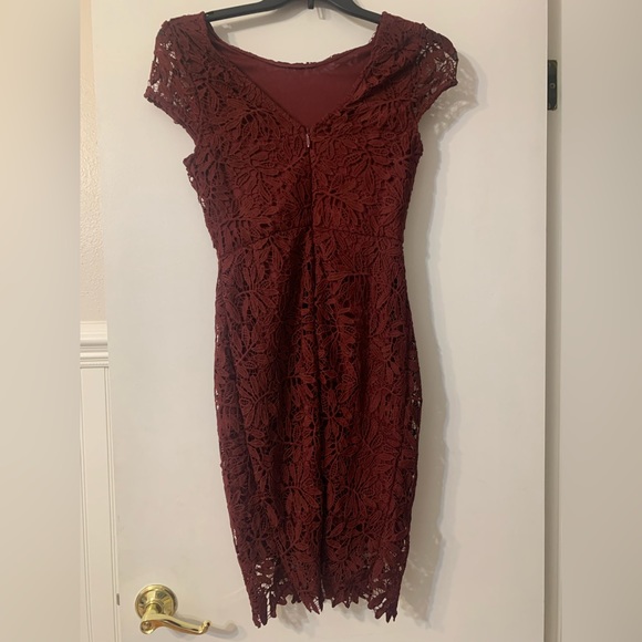 Lulus small burgundy dress right sheer right now wine red - Picture 4 of 7